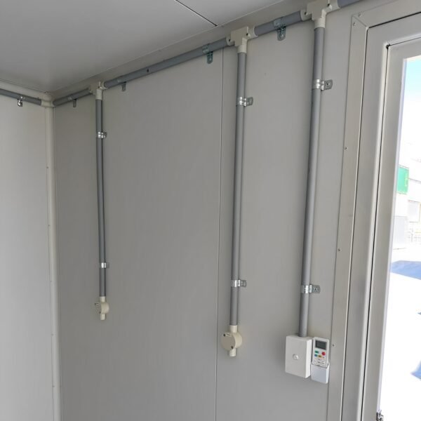 Container 10 Pieds Blanc Modifié avec Climatisation 3 Container 10 Pieds Blanc Modifié avec Climatisation