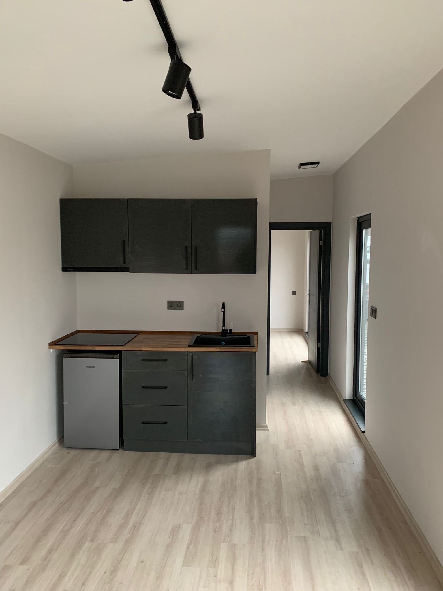 Unité Résidentielle Modulaire 30 m² – Bardage Bois 3 Unité Résidentielle Modulaire 30 m² – Bardage Bois